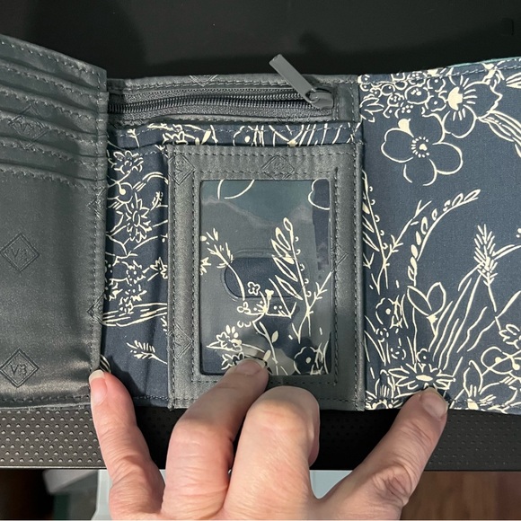 Vera Bradley Crossbody and wallet - Picture 7 of 7